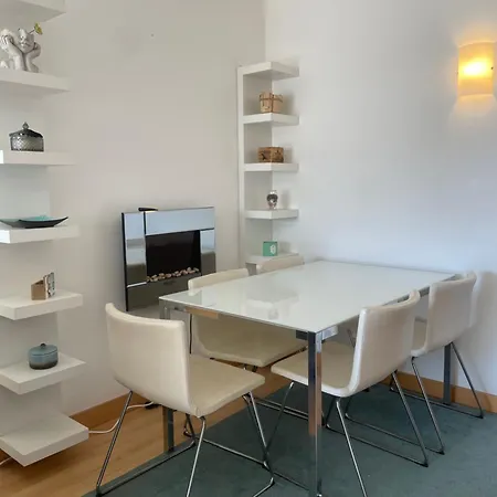 7 Degrees South * لاغوس