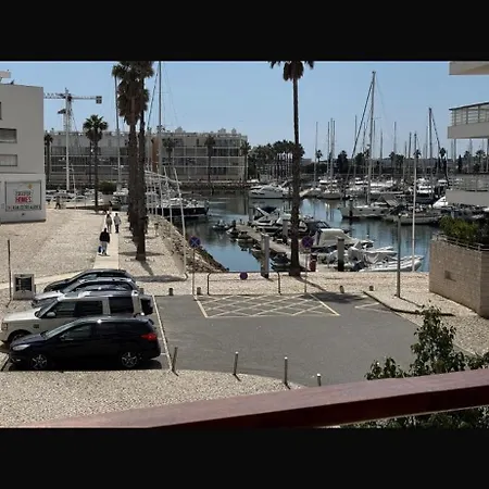 7 Degrees South * لاغوس