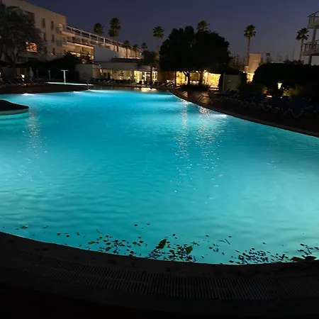 7 Degrees South * لاغوس